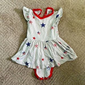 Kyte Baby size 0-3 months flutter sleeve bodysuit dress.